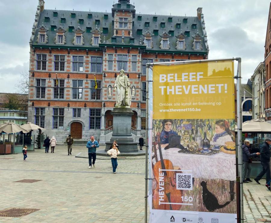 Poster/banner of Thevenet on the Grote Markt Halle